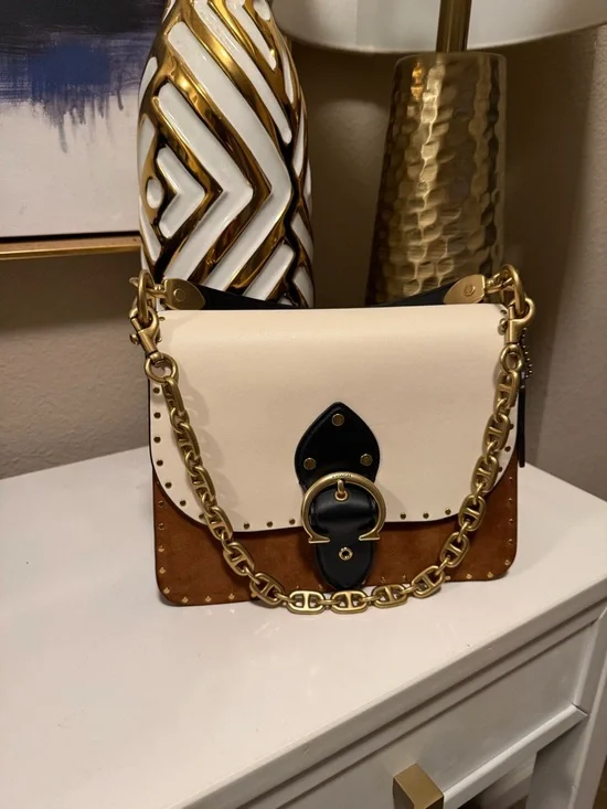 Like New Coach Beat Shoulder Bag - Picture 2 of 11